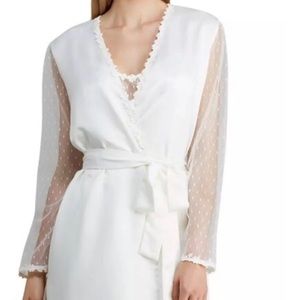 Flora Nikrooz Showstopper Robe in Ivory